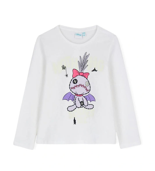 DISNEY-STITCH Παιδική Μπλούζα Halloween από απαλό βαμβάκι, με μακριά μανίκια και στρογγυλή λαιμόκοψη. Το εντυπωσιακό σχέδιο με γκλίτερ στο μπροστινό μέρος φωσφορίζει στο σκοτάδι, χαρίζοντας μια μαγική και παιχνιδιάρικη πινελιά στο look. Ιδανική για όλους τους μικρούς fans του αγαπημένου εξωγήινου Stitch! Ένα υπέροχο κομμάτι από τη συλλογή παιδικά ρούχα Disney, που συνδυάζει άνεση, στυλ και φαντασία — τέλειο για το Halloween αλλά και για καθημερινές εμφανίσεις.