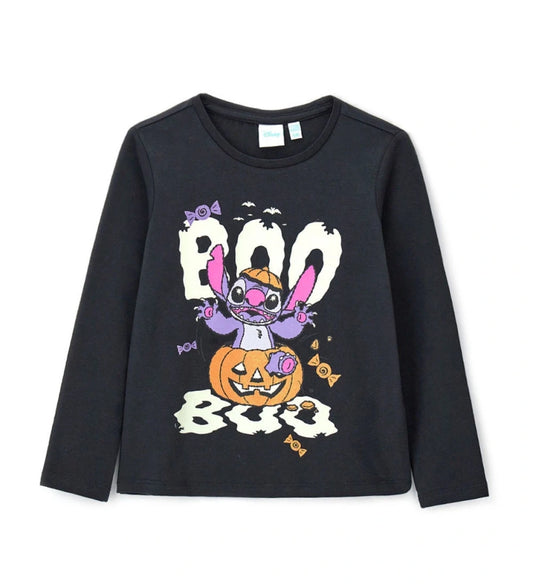 DISNEY-STITCH Παιδική Μπλούζα Halloween από 100% βαμβάκι, με μακριά μανίκια και στρογγυλή λαιμόκοψη. Το λαμπερό γκλίτερ σχέδιο μπροστά φωσφορίζει στο σκοτάδι, προσθέτοντας μια μαγική και παιχνιδιάρικη πινελιά στο στυλ. Ιδανική για μικρούς λάτρεις του αγαπημένου εξωγήινου Stitch! Ένα μοναδικό κομμάτι από τη συλλογή παιδικά ρούχα Disney, που συνδυάζει άνεση, ποιότητα και διασκεδαστικό design — τέλειο για το Halloween αλλά και για κάθε μέρα.
