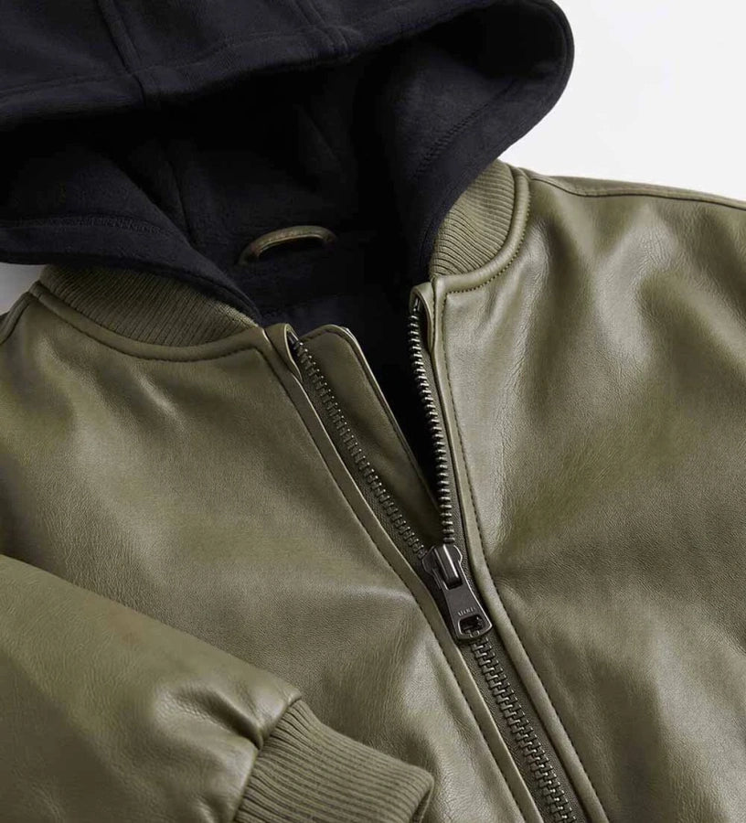 χακί παιδικό bomber μπουφάν δερματίνη Original Marines με μαύρη κουκούλα φούτερ και διπλό φερμουάρ.