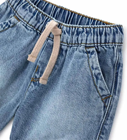 Λεπτομέρεια της ελαστικής μέσης και του κορδονιού στις παιδικές βερμούδες Original Marines.