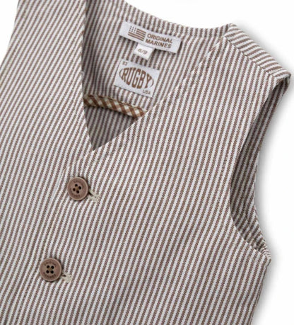 Λεπτομέρεια από τη ριγέ ύφανση shuttle-weave και τα κουμπιά του αγορίστικου γιλέκου.