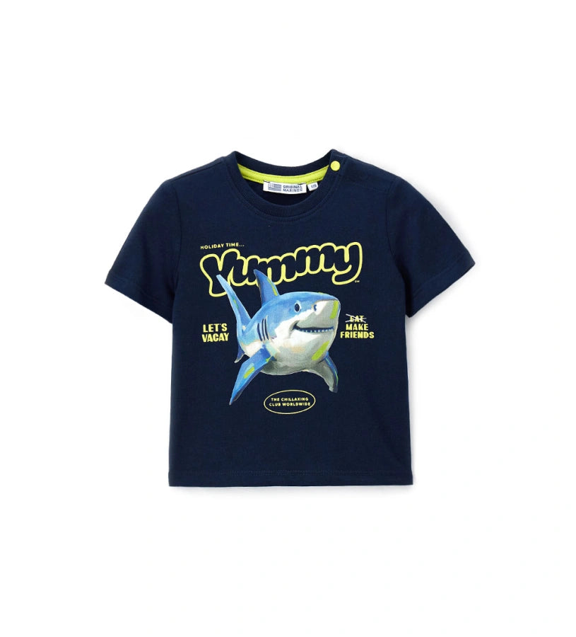 Παιδικό T-shirt για αγόρι σε μπλε χρώμα με μοντέρνο τύπωμα και στρογγυλή λαιμόκοψη.