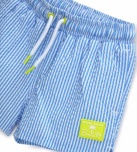 Λεπτομέρεια από το ρυθμιζόμενο κορδόνι και την ελαστική μέση στο βρεφικό μαγιό.