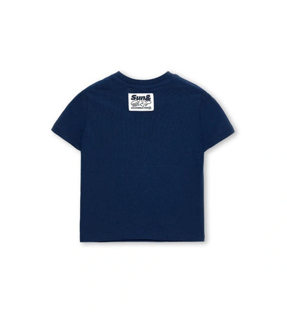 Μπροστινή όψη του μπλε αγορίστικου T-shirt με στρογγυλή λαιμόκοψη και κοντά μανίκια.