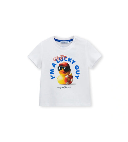 Μπροστινή όψη του αγορίστικου λευκού T-shirt με κοντά μανίκια και καλοκαιρινό σχέδιο.