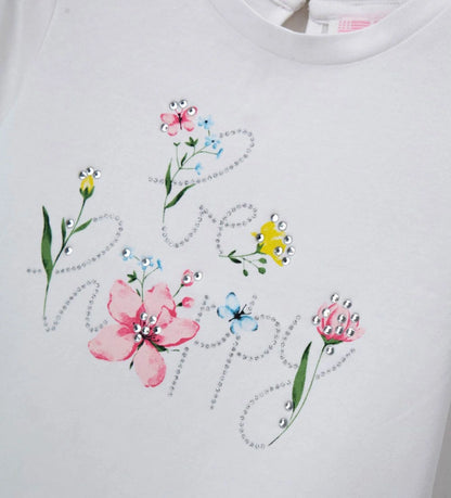 Λεπτομέρεια από τα στρας και το glitter στο μπροστινό μέρος του κοριτσίστικου T-shirt.