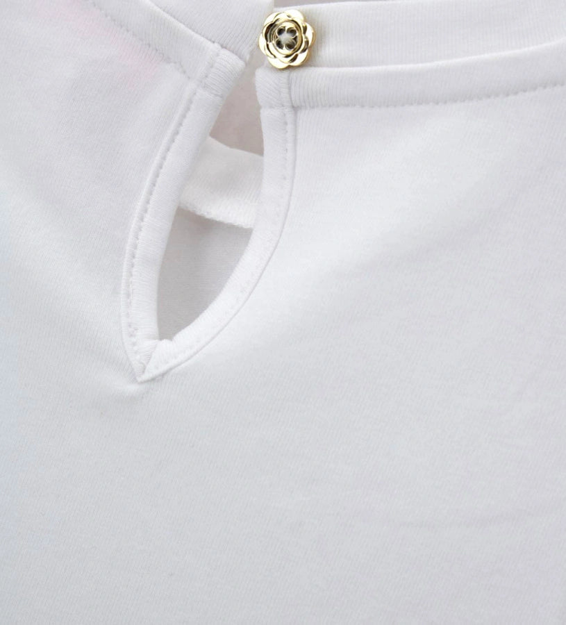 Το πίσω μέρος της παιδικής μπλούζας που δείχνει το κομψό άνοιγμα σταγόνα για ηλικίες 6m-5y.