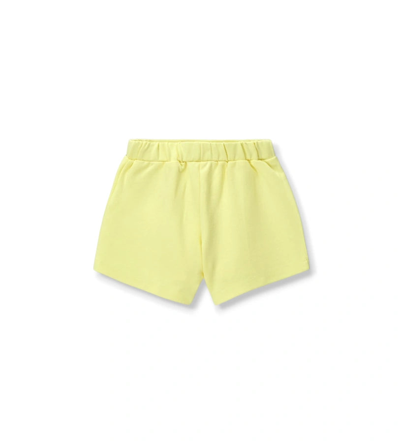 Η ελαστική εφαρμογή και η υφή Milano stitch της κοριτσίστικης βερμούδας για ηλικίες 6m-5y.