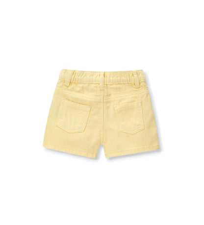 Η ανθεκτική twill ύφανση και οι λειτουργικές τσέπες στην κοριτσίστικη βερμούδα για ηλικίες 6m-5y.