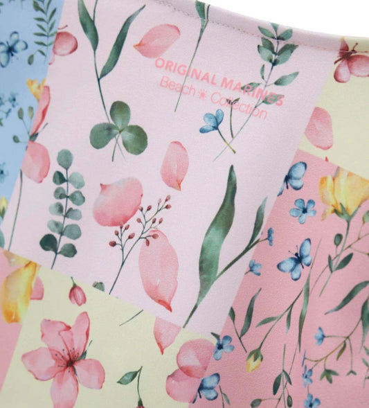 Λεπτομέρεια από την ελαστική ύφανση και τα ζωηρά χρώματα του φλοράλ μπολερό.