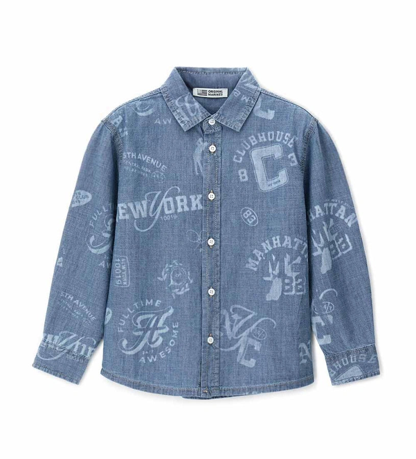 Παιδικό τζιν πουκάμισο για αγόρι σε μπλε χρώμα με μοντέρνα τυπώματα.