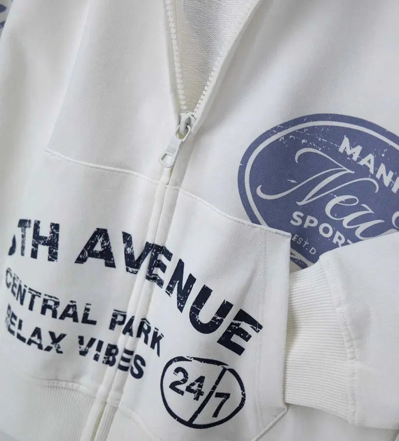 Λευκή παιδική ζακέτα Original Marines με κουκούλα, φερμουάρ και μπλε στάμπες New York.