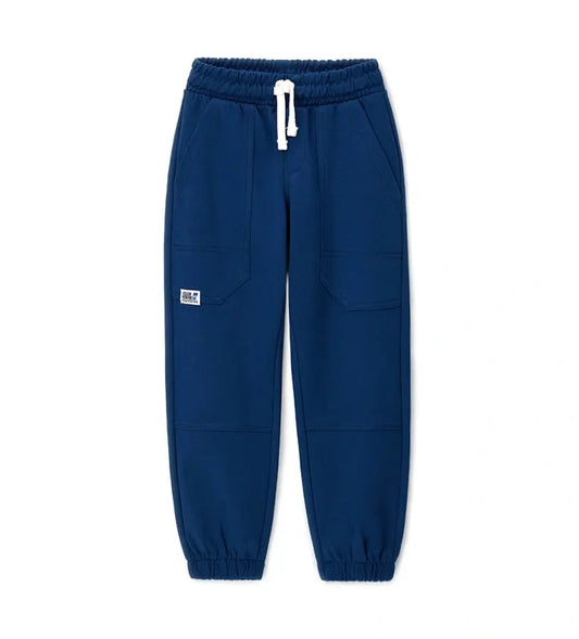 Παιδικό παντελόνι φόρμας για αγόρι σε jogger γραμμή με patch τσέπες.