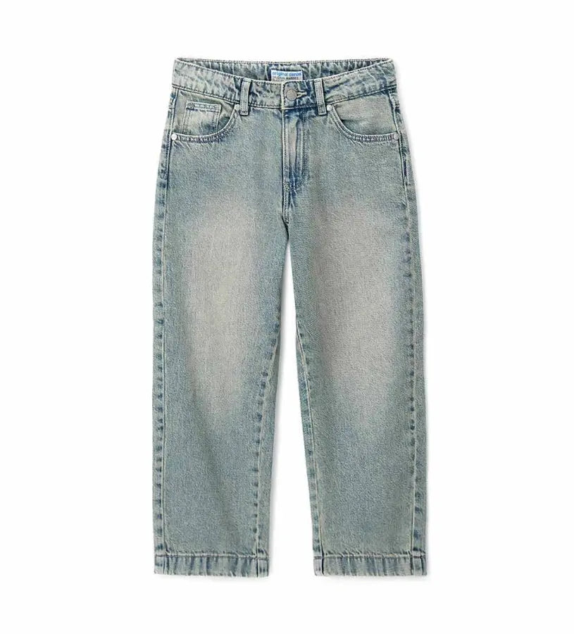 Παιδικό τζιν παντελόνι για αγόρι σε balloon γραμμή με πέντε τσέπες και κλασικό μπλε χρώμα.