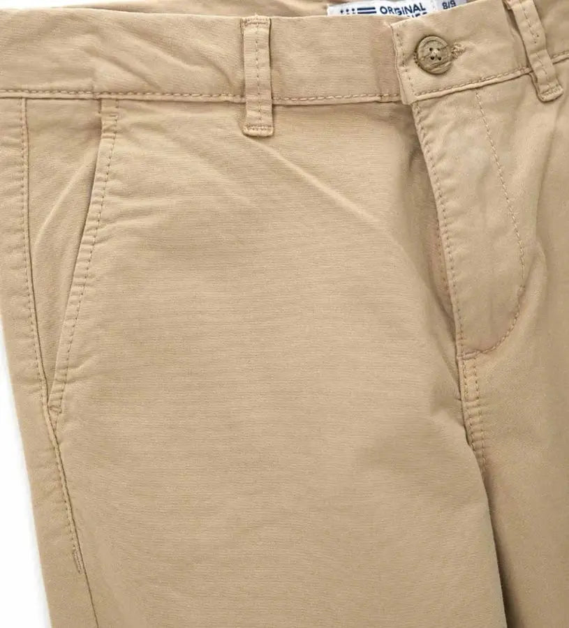 Παιδικό παντελόνι Chino Original Marines σε slim γραμμή με λοξές τσέπες σε μπεζ χρώμα.