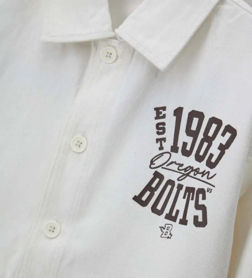 Λεπτομέρεια από το κεντημένο τύπωμα του παιδικού πουκαμίσου.