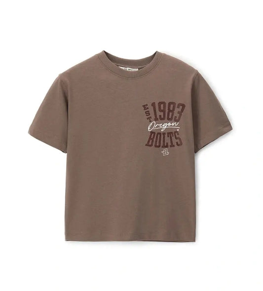 Παιδικό T-shirt για αγόρι σε καφέ χρώμα με μοντέρνο τύπωμα στο στήθος.