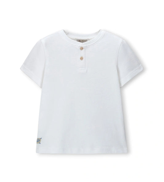 Παιδικό T-shirt για αγόρι σε λευκό χρώμα με ανάγλυφη υφή και κοντά μανίκια.
