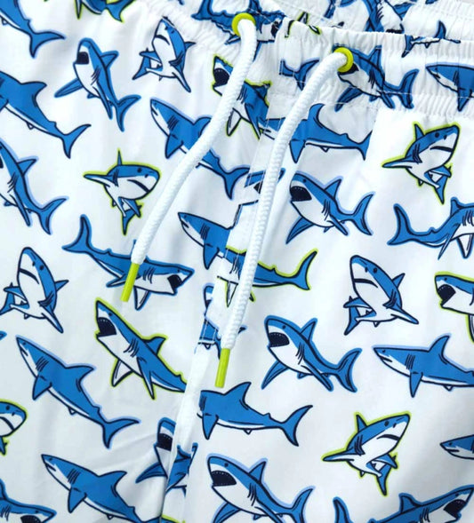 Λεπτομέρεια από το ρυθμιζόμενο κορδόνι και την ποιότητα του υφάσματος του αγορίστικου μαγιό.