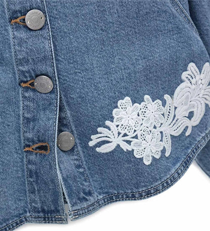 Κοντινό πλάνο στα διακοσμητικά appliqués και την ποιότητα του denim στο πουκάμισο Original Marines.