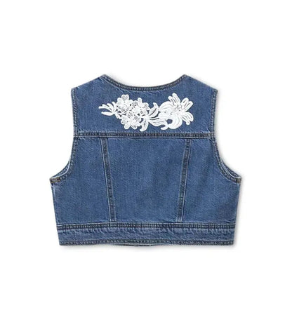 Παιδικό αμάνικο τζιν μπουφάν Original Marines φορεμένο ανοιχτό πάνω από μπλούζα.