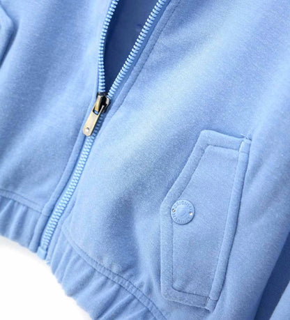 Λεπτομέρεια από τη διακόσμηση με στρας και γκλίτερ στην πλάτη του κοριτσίστικου bomber.