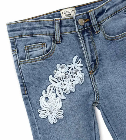 Η flare γραμμή (καμπάνα) του παιδικού τζιν Original Marines με έμφαση στο τελείωμα.