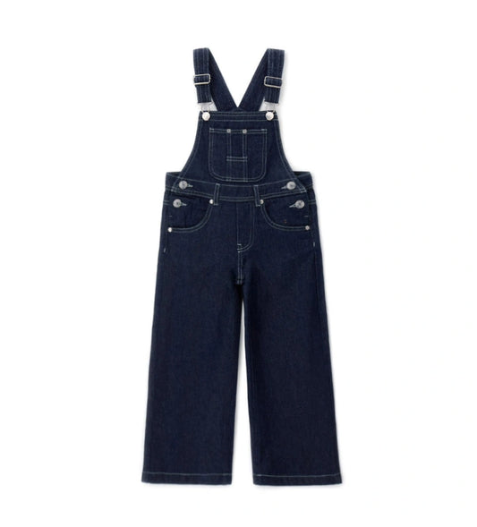 Μπροστινή όψη τζιν σαλοπέτας για κορίτσι με ρυθμιζόμενες τιράνες και τσέπη στο στήθος.