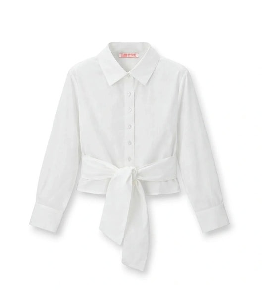 Παιδικό πουκάμισο για κορίτσι σε λευκό χρώμα με γιακά πέτο και αφαιρούμενη ζώνη στη μέση.