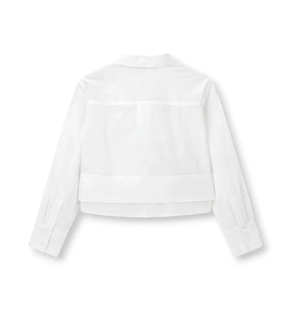 Η πίσω όψη του λευκού παιδικού πουκάμισου με τη ζώνη για ηλικίες 5-14 ετών.