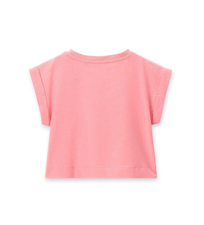 Η ελαστική εφαρμογή και το ζωντανό χρώμα του παιδικού βαμβακερού T-shirt για ηλικίες 5-14 ετών.