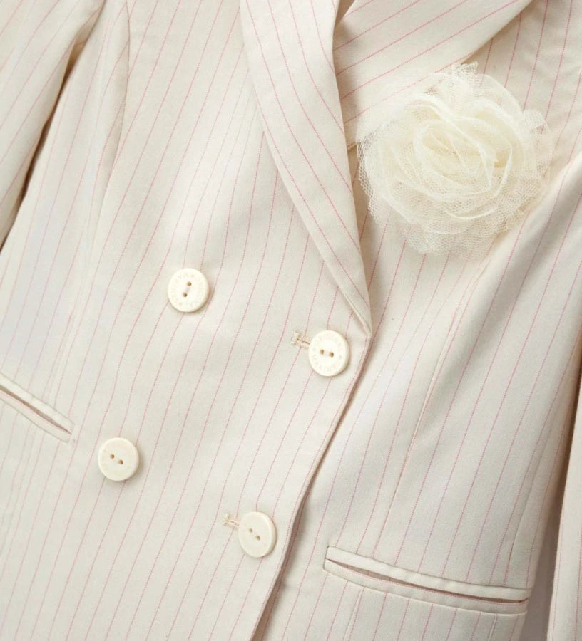 Παιδικό blazer για κορίτσι σταυρωτό με ριγέ σχέδιο και λουλούδι από τούλι στο πέτο.