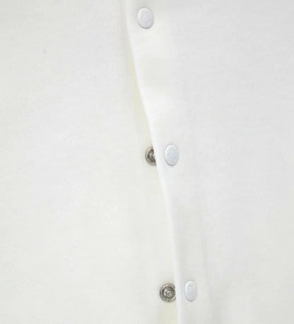 Tα κουμπιά-σούστες εσωτερικά στα πόδια για γρήγορη αλλαγή πάνας.