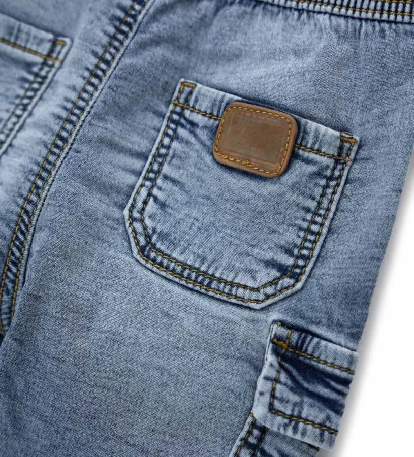 Κοντινό πλάνο στις cargo τσέπες και τις ραφές του βρεφικού παντελονιού Original Marines.