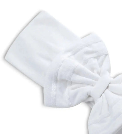 Κοντινό πλάνο στο λάστιχο και την εσωτερική ραφή της βρεφικής κορδέλας για άνετη εφαρμογή.