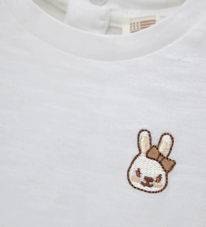 Κοντινό πλάνο στην ποιότητα του κεντήματος και το μαλακό βαμβακερό ύφασμα της Original Marines.