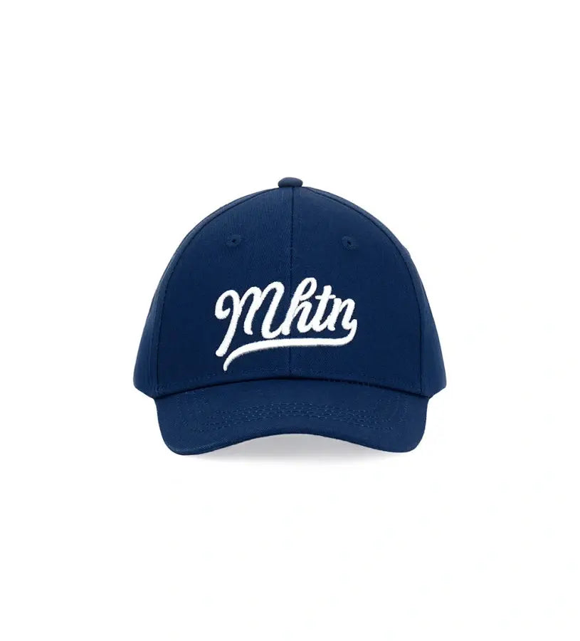 Μπλε παιδικό καπέλο για αγόρι με λευκό ανάγλυφο κέντημα στο μπροστινό μέρος.