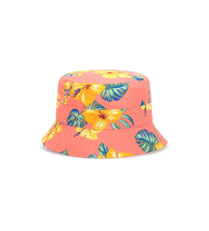 Μπροστινή όψη του πολύχρωμου παιδικού καπέλου με σχέδια λουλουδιών για κορίτσια ηλικίας 1 έως 5 ετών.