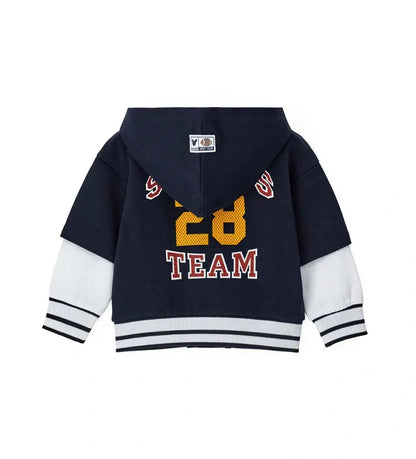 Η πίσω πλευρά της παιδικής ζακέτας με το μεγάλο τύπωμα Disney και τις ριγέ ριμπ λεπτομέρειες.