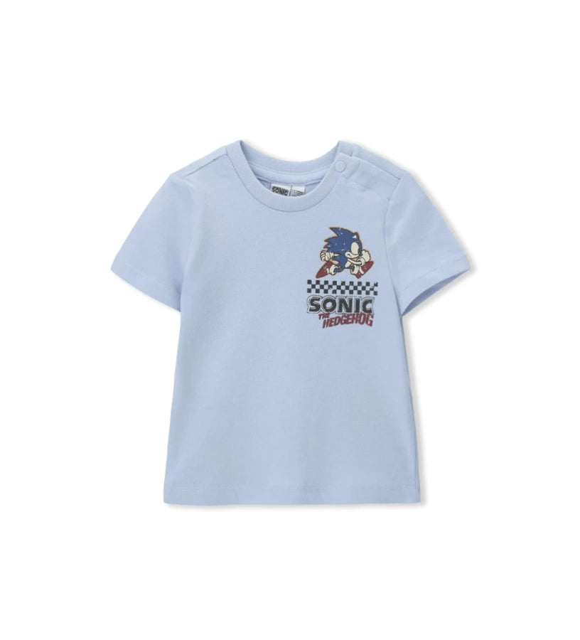 Μπροστινή όψη του παιδικού μπλε T-shirt Sonic με κοντά μανίκια, κουμπιά στον ώμο και το λογότυπο "Fastest Thing Alive"