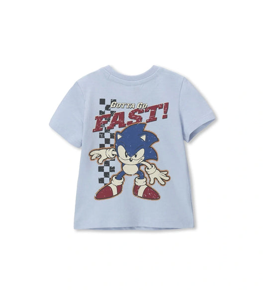 Μπροστινή όψη του παιδικού μπλε T-shirt Sonic με κοντά μανίκια, κουμπιά στον ώμο και το λογότυπο "Fastest Thing Alive"