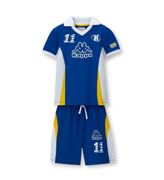 Παιδικό σετ Kappa για αγόρι με μπλε T-shirt και βερμούδα με λογότυπο και λευκές λεπτομέρειες.