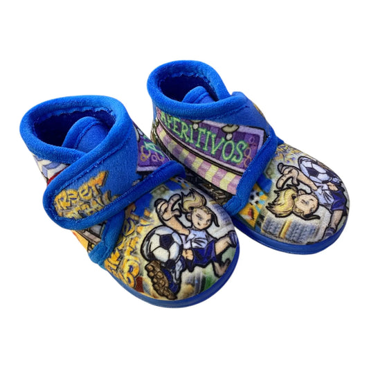 Παιδικές παντόφλες Meridian κατασκευασμένες από ζεστό ύφασμα.

Ένα παιχνιδιάρικο σχέδιο με ρομποτάκια, που θα τους χαρίσει άνεση και ζεστασιά, τις κρύες μέρες του χειμώνα.

Κλείνουν με velcro για σταθερή και εύκολη εφαρμογή.
Διαθέτουν μαλακό πάτο και αντιολισθητική σόλα, για σταθερά και άνετα βήματα.