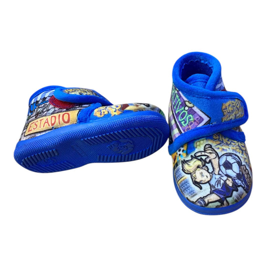 Παιδικές παντόφλες Meridian κατασκευασμένες από ζεστό ύφασμα.

Ένα παιχνιδιάρικο σχέδιο με ρομποτάκια, που θα τους χαρίσει άνεση και ζεστασιά, τις κρύες μέρες του χειμώνα.

Κλείνουν με velcro για σταθερή και εύκολη εφαρμογή.
Διαθέτουν μαλακό πάτο και αντιολισθητική σόλα, για σταθερά και άνετα βήματα.