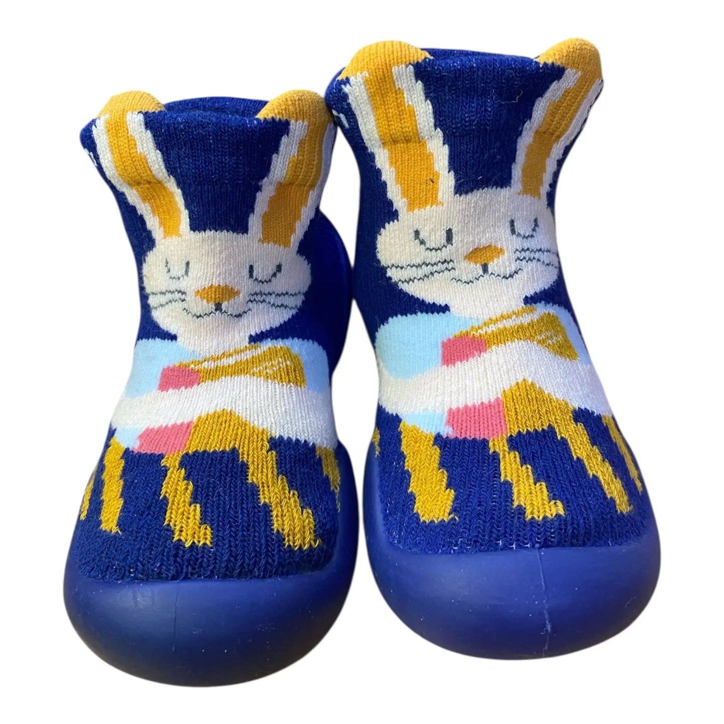 Αυτές οι παιδικές καλτσοπαντόφλες από την Garvalin είναι η ιδανική επιλογή για άνεση και στυλ. Το μοντέρνο μπλε χρώμα τους τις καθιστά κατάλληλες για κάθε μικρό σας φίλο, ενώ σχεδιάστηκαν για να προσφέρουν ζεστασιά και στήριξη κατά την διάρκεια των παιχνιδιών στο σπίτι.

Είδος: Καλτσοπαντόφλες, ιδανικές για καθημερινή χρήση
Χρώμα: Μπλε, που προσθέτει μία χαρούμενη νότα