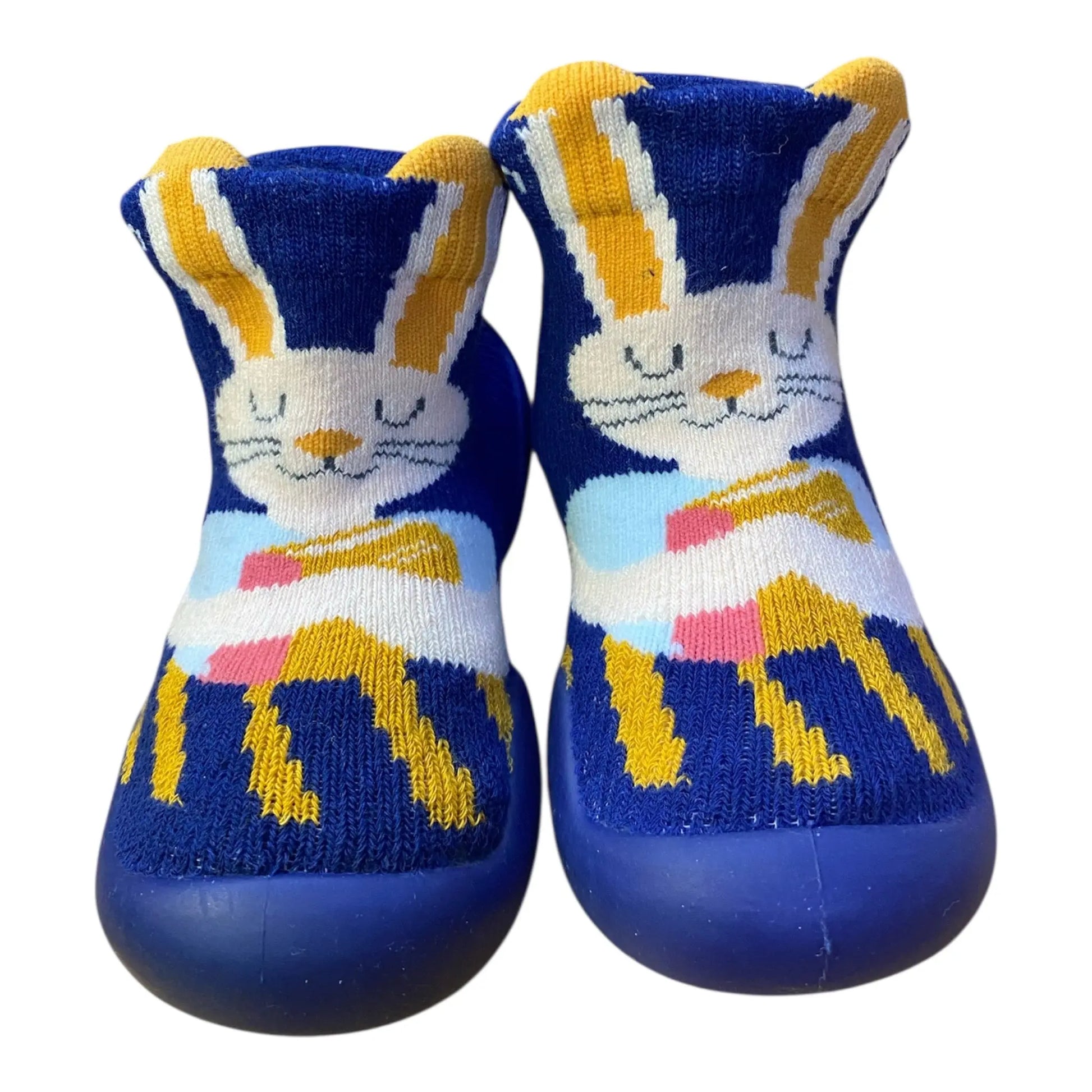 Αυτές οι παιδικές καλτσοπαντόφλες από την Garvalin είναι η ιδανική επιλογή για άνεση και στυλ. Το μοντέρνο μπλε χρώμα τους τις καθιστά κατάλληλες για κάθε μικρό σας φίλο, ενώ σχεδιάστηκαν για να προσφέρουν ζεστασιά και στήριξη κατά την διάρκεια των παιχνιδιών στο σπίτι.

Είδος: Καλτσοπαντόφλες, ιδανικές για καθημερινή χρήση
Χρώμα: Μπλε, που προσθέτει μία χαρούμενη νότα