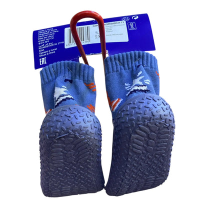 Παιδικές Καλτσοπαντόφλες CHICCO με λάστιχο στον πάτο που βοηθούν τα παιδιά στα πρώτα βήματα, λόγω της αντιολισθητικής ιδιότητας.

Προσφέρουν άνεση και ασφάλεια καθώς αγκαλιάζουν το πόδι και δεν γλιστρούν.