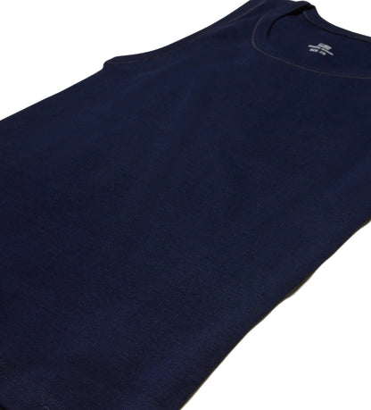 Αμάνικο φανελάκι για αγόρι από αγνό ριπ βαμβάκι. Μαλακό, ελαστικό και άνετο, προσφέρει φυσική εφαρμογή και ιδανική αναπνοή του δέρματος. Τέλειο για καθημερινή χρήση ή κάτω από ρούχα όλες τις εποχές.