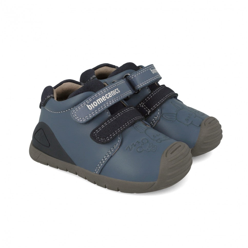 Ανατομικά παιδικά παπούτσια Biomecanics ιδανικά για τα πρώτα βήματα του παιδιού σας. Κατασκευασμένα από μαλακό δέρμα υψηλής ποιότητας, προσφέρουν σταθερότητα, ευκαμψία και άνεση σε κάθε βήμα.
Η αντιολισθητική σόλα και τα αυτοκόλλητα λουράκια (velcro) εξασφαλίζουν εύκολη εφαρμογή και ασφαλές περπάτημα.
Ιδανικά για βρεφικά και νηπιακά ποδαράκια που αρχίζουν να εξερευνούν τον κόσμο.