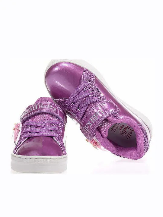Τα Lelli Kelly sneakers φούξια LKAL4484 σε απόχρωση porpora είναι ιδανικά για μικρές fashionistas που θέλουν να ξεχωρίζουν. Με έντονο φούξια χρώμα και παιχνιδιάρικα σχέδια, αυτά τα sneakers προσφέρουν στυλ και άνεση για καθημερινές δραστηριότητες.

Κατασκευασμένα από υψηλής ποιότητας υλικά, εξασφαλίζουν ανθεκτικότητα και άριστη εφαρμογή. Η ευέλικτη σόλα τους παρέχει καλή πρόσφυση, κάνοντάς τα ιδανικά για παιχνίδι ή βόλτες.